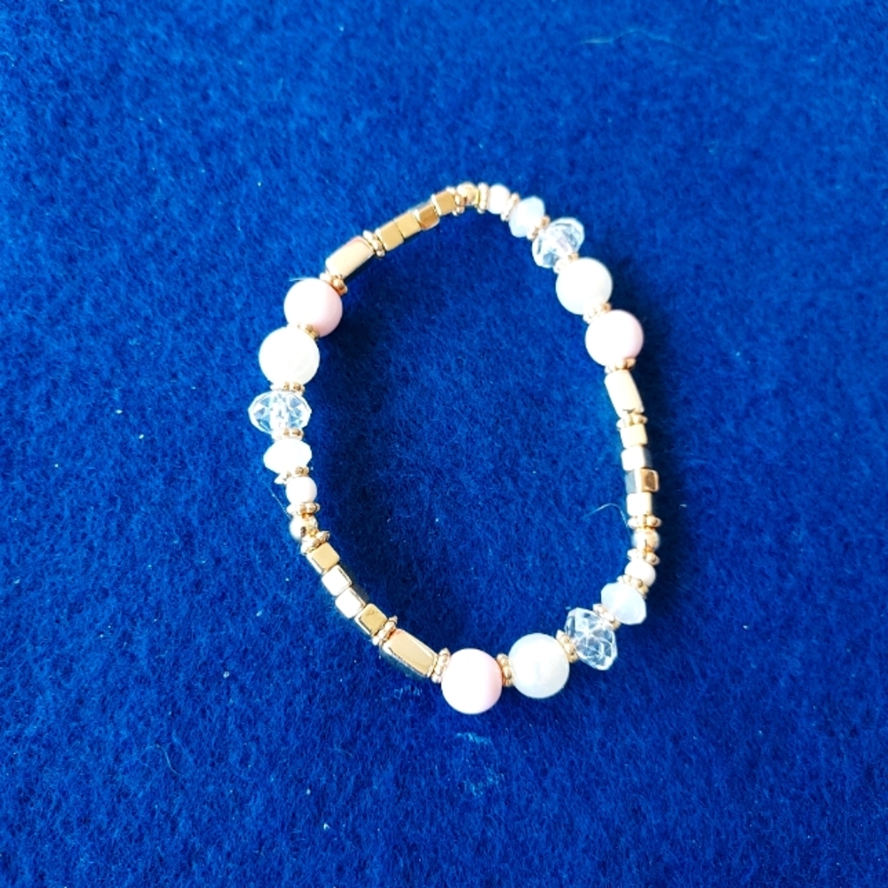 Silver and turquoise women's 7 in stretchy bracelet.